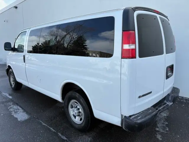 2019 Chevrolet Express Passenger LS 2500 12 PASSENGER-CAMERA-V - Photo 3