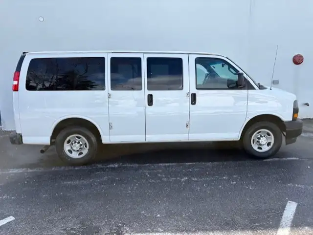 2019 Chevrolet Express Passenger LS 2500 12 PASSENGER-CAMERA-V - Photo 6