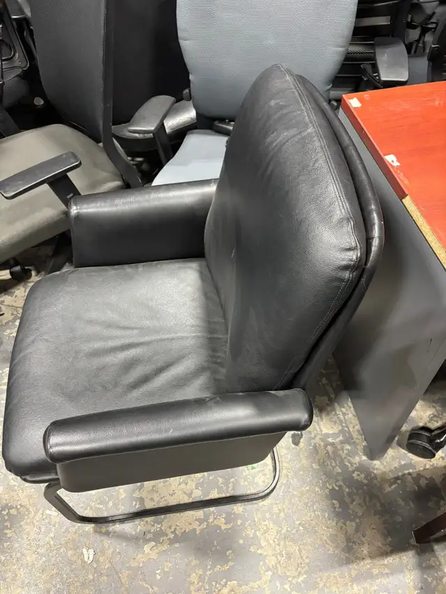 Leather Visitor Chair – Excellent Condition-Ufficio Furniture! - Photo 2