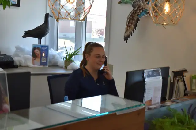 DENTAL HYGIENIST WANTED - HYGIÉNISTE DENTAIRE RECHERCHÉE - Photo 5