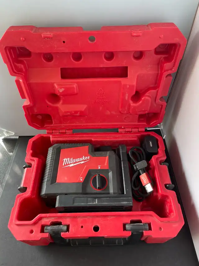 MILWAUKEE 3 POINT LASER 3510-20 W/CASE
