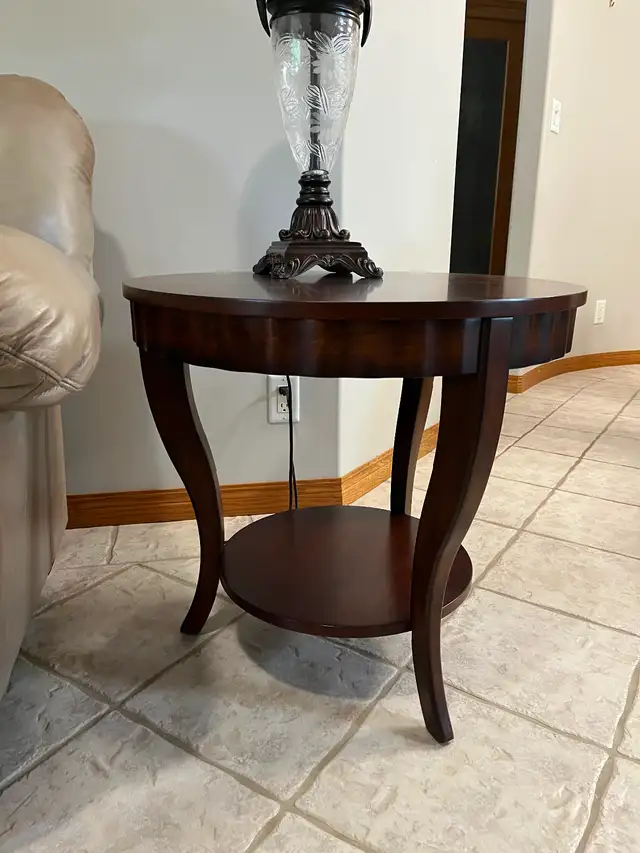 Coffee table and side table - Photo 2