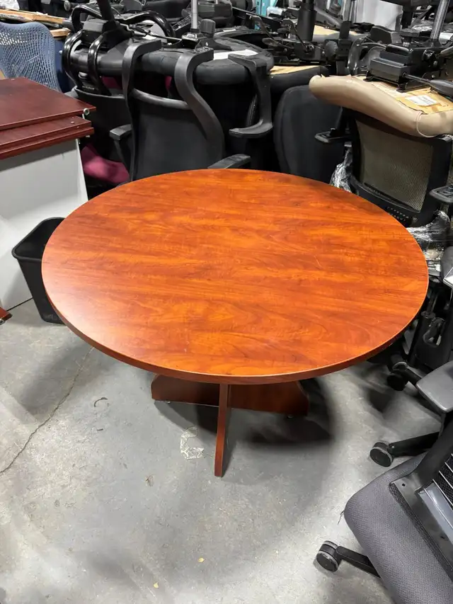 Round Table-Brand New-Call us now! - Photo 3
