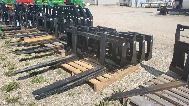Skid Steer Pallet Fork – Efficient & Reliable for Forklifts