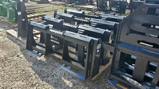 Skid Steer Pallet Fork – Efficient & Reliable for Forklifts - Photo 4