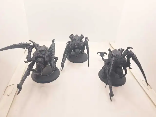 Warhammer 40k 3 tyranid primed black Carnifex 45$ each