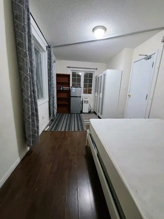 Rooms Minutes walk Finch west subway station,  York U campus - Photo 5