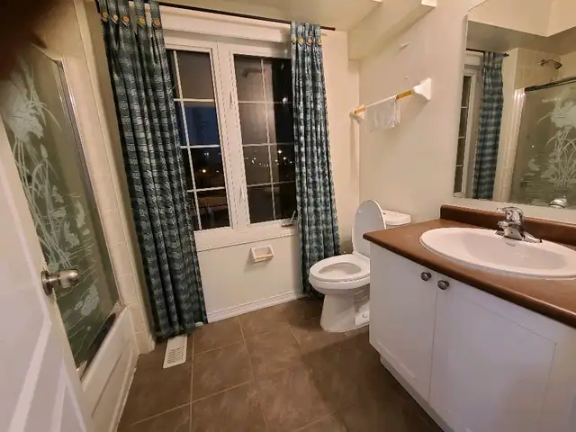 Rooms Minutes walk Finch west subway station,  York U campus - Photo 6