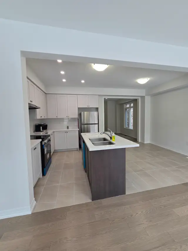 New 4-Bed House   Yard/Garage/Bsmt/AC/Laundry Incl (Auckland Dr) - Photo 2