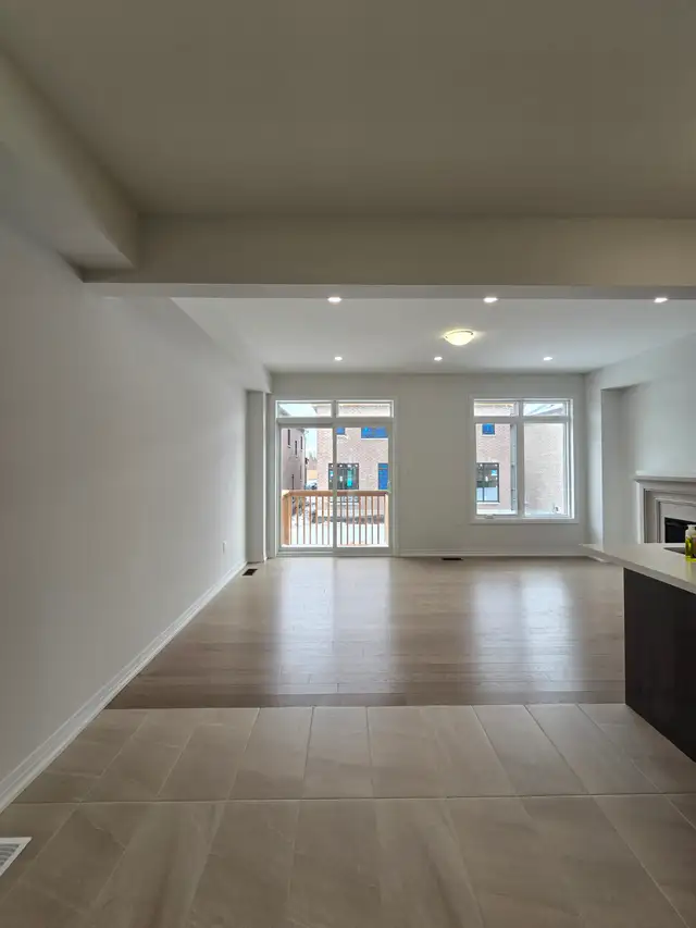 New 4-Bed House   Yard/Garage/Bsmt/AC/Laundry Incl (Auckland Dr) - Photo 4