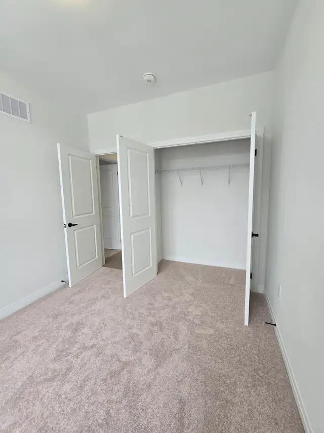 New 4-Bed House   Yard/Garage/Bsmt/AC/Laundry Incl (Auckland Dr) - Photo 6