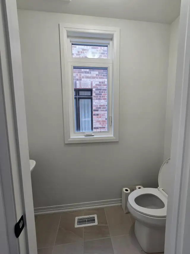 New 4-Bed House   Yard/Garage/Bsmt/AC/Laundry Incl (Auckland Dr) - Photo 22