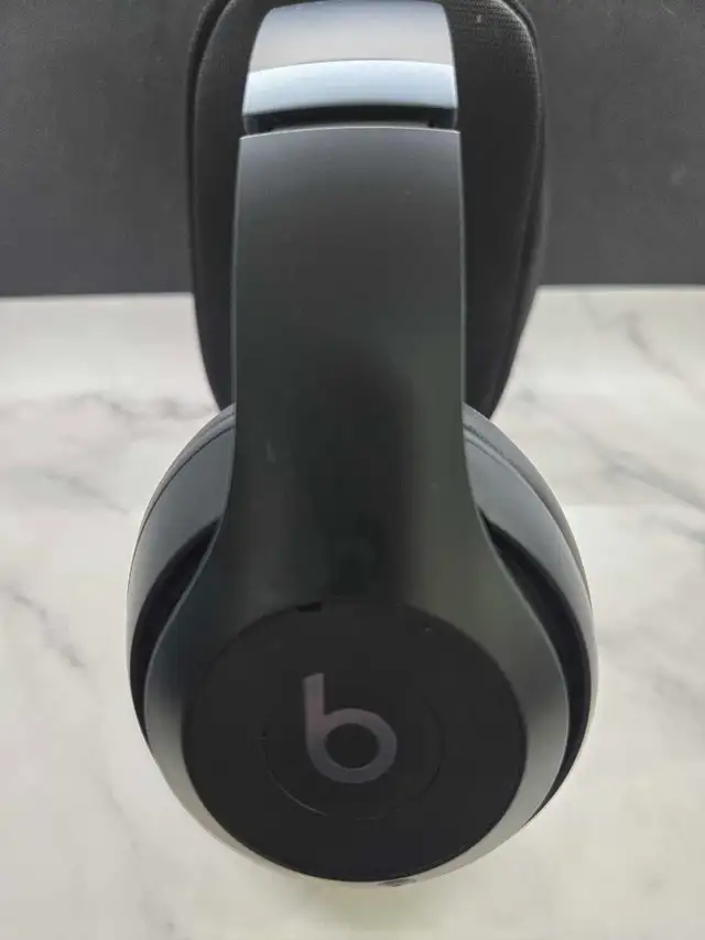 Beats Studio Pro With Case - Photo 2