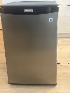 mini frigidaire