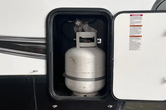 2022 Forest River Sabre Cobalt 38DBQ – Pre-owned 5th Wheel - Photo 8