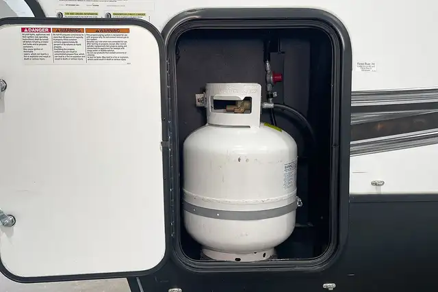 2022 Forest River Sabre Cobalt 38DBQ – Pre-owned 5th Wheel - Photo 9