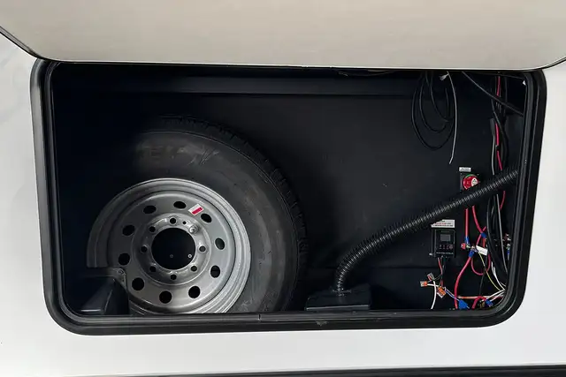 2022 Forest River Sabre Cobalt 38DBQ – Pre-owned 5th Wheel - Photo 10