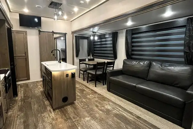 2022 Forest River Sabre Cobalt 38DBQ – Pre-owned 5th Wheel - Photo 15