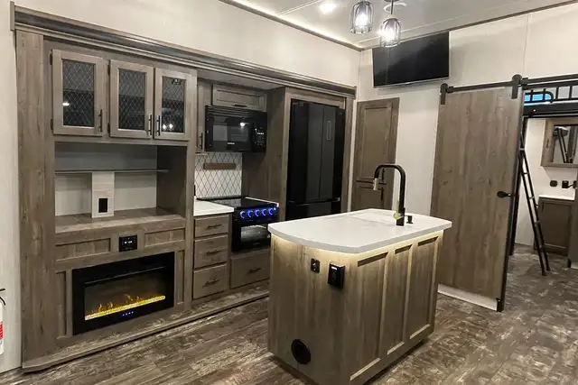 2022 Forest River Sabre Cobalt 38DBQ – Pre-owned 5th Wheel - Photo 19