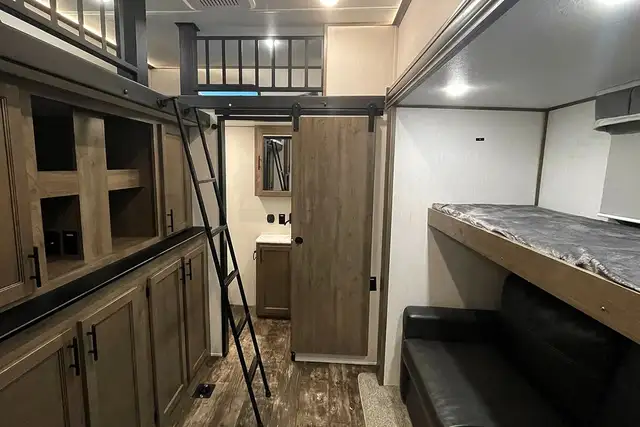 2022 Forest River Sabre Cobalt 38DBQ – Pre-owned 5th Wheel - Photo 26