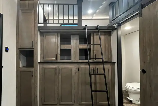 2022 Forest River Sabre Cobalt 38DBQ – Pre-owned 5th Wheel - Photo 29