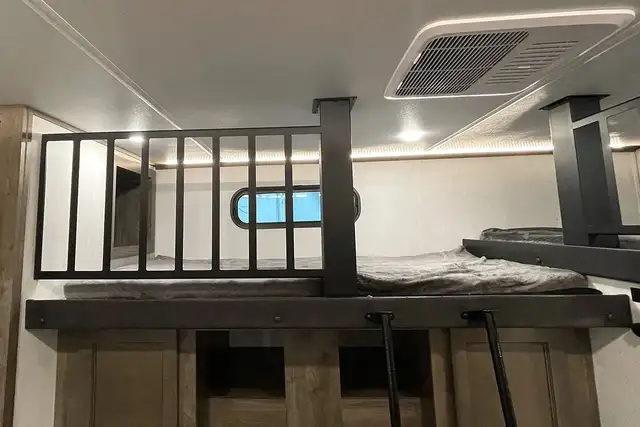 2022 Forest River Sabre Cobalt 38DBQ – Pre-owned 5th Wheel - Photo 30