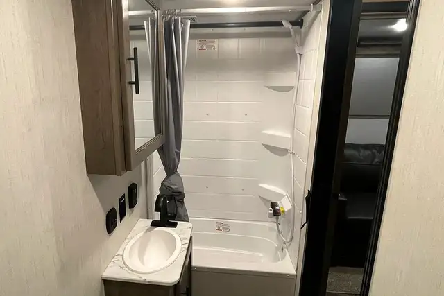 2022 Forest River Sabre Cobalt 38DBQ – Pre-owned 5th Wheel - Photo 33