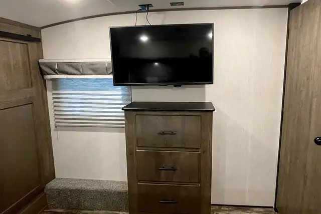 2022 Forest River Sabre Cobalt 38DBQ – Pre-owned 5th Wheel - Photo 39