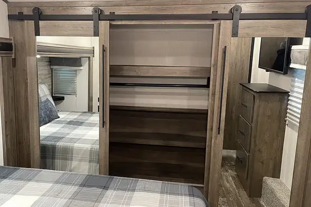 2022 Forest River Sabre Cobalt 38DBQ – Pre-owned 5th Wheel - Photo 40