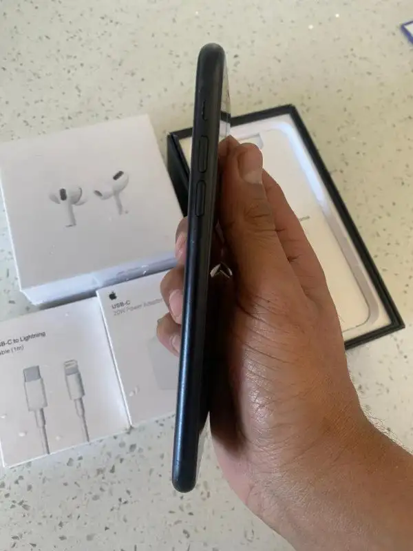 iPhone XS 64GB | AirPods Bundle   Fast Delivery - Photo 2