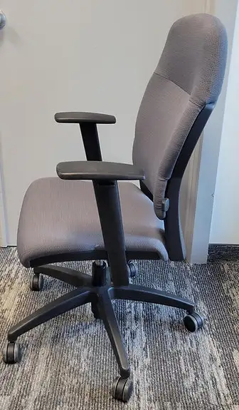 Teknion Savera Multi-Tilt Chair! - Photo 4