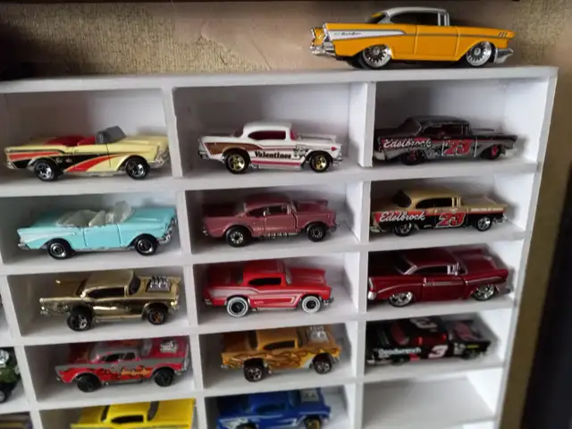 Hot Wheels  55-57 Chevy Shoebox collection, 88 cars total - Photo 7
