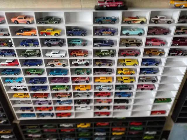 Hot Wheels  55-57 Chevy Shoebox collection, 88 cars total - Photo 9