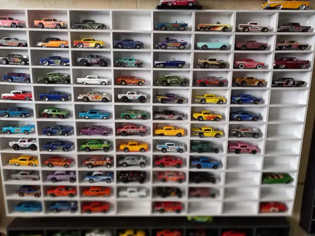 Hot Wheels  55-57 Chevy Shoebox collection, 88 cars total - Photo 10