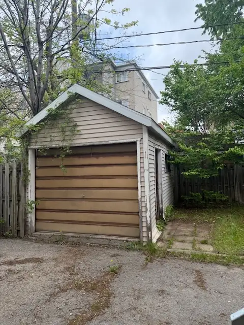 Garage à louer pour entreposage 10X15 Libre