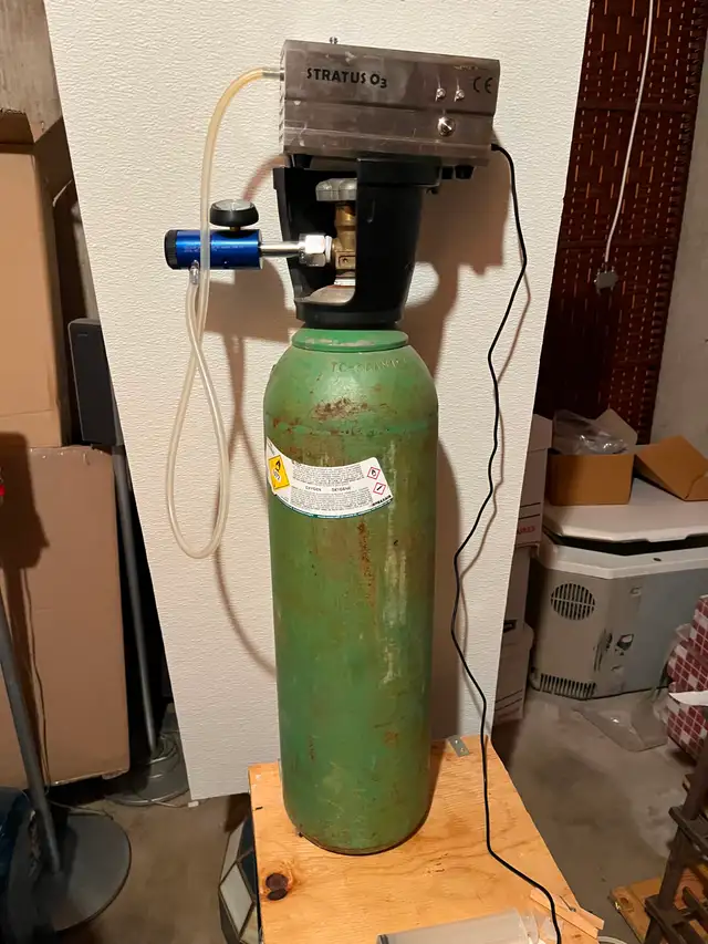 20 LB Propane tank with O2 Generator.