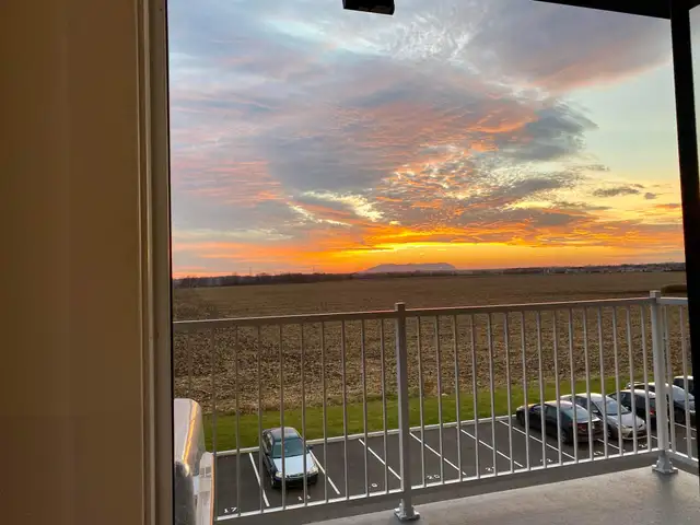 Superbe 5 1/2 adossé à un champ 5 mins des services St-Hyacinthe