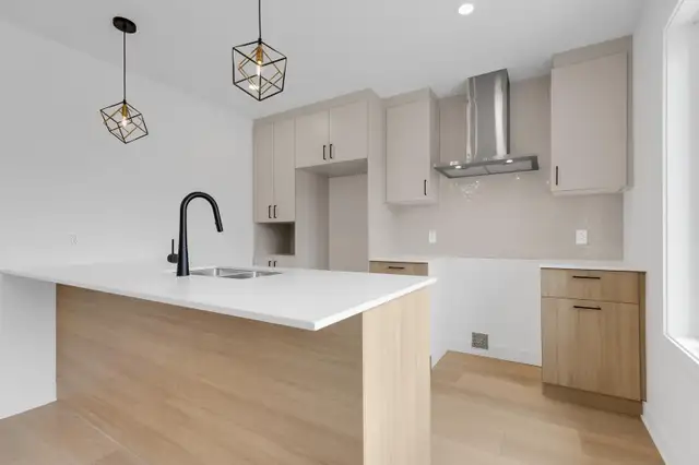 Elegant modern 3 bedroom apartment near REM - Photo 6