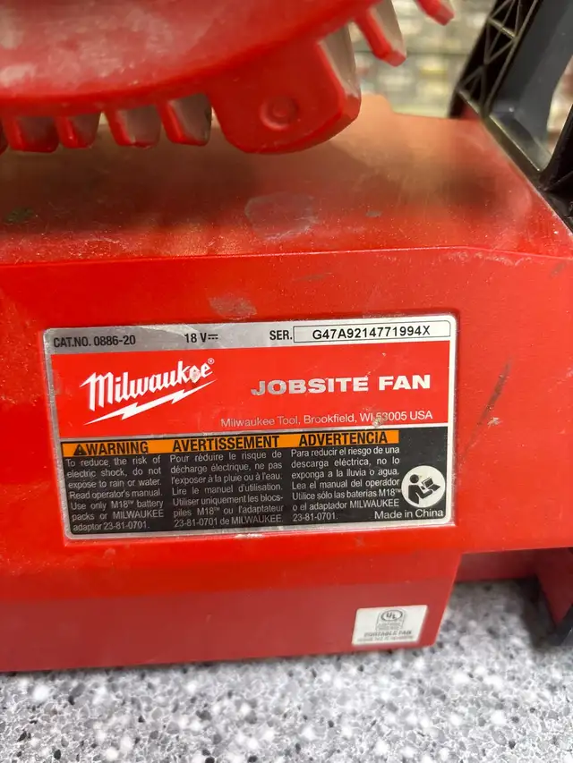 Milwaukee 0886 18V Jobsite Fan - Photo 3