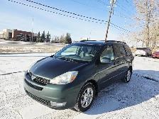 2005 Toyota Sienna AWD 7 Passenger Clean Carfax with No Accident