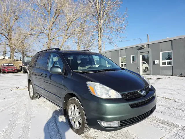 2005 Toyota Sienna AWD 7 Passenger Clean Carfax with No Accident - Photo 3