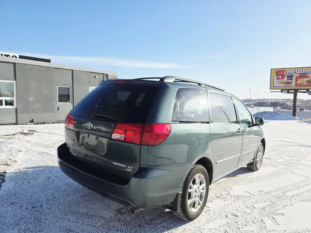2005 Toyota Sienna AWD 7 Passenger Clean Carfax with No Accident - Photo 4
