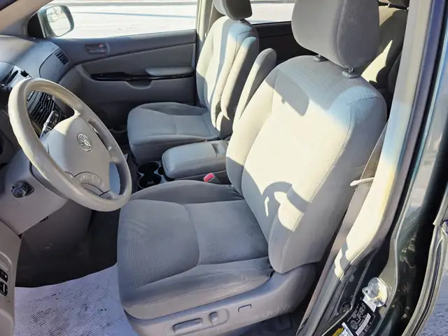 2005 Toyota Sienna AWD 7 Passenger Clean Carfax with No Accident - Photo 7