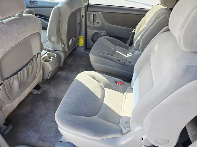 2005 Toyota Sienna AWD 7 Passenger Clean Carfax with No Accident - Photo 9
