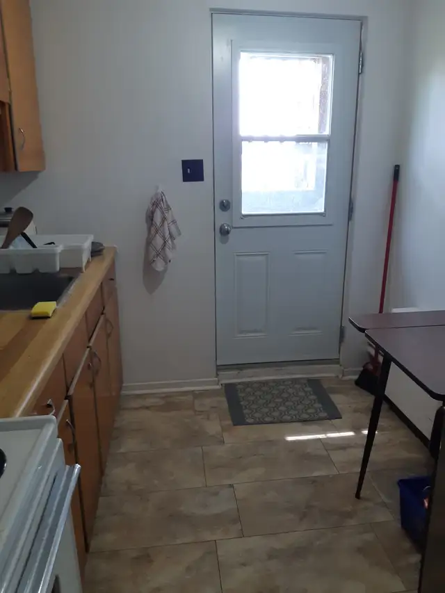 Two bedroom apartment walking distance to Queen's and SLC - Photo 2