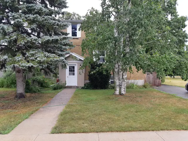 Two bedroom apartment walking distance to Queen's and SLC - Photo 5