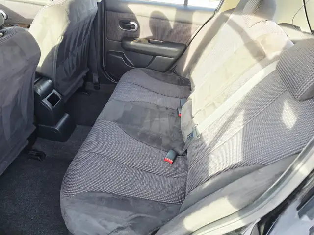 2010 Nissan Versa Manual Low Mileage Clean Carfax Cruise Control - Photo 9