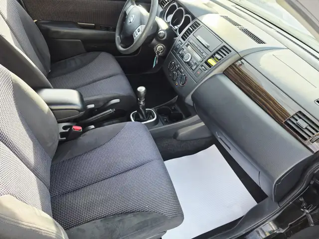 2010 Nissan Versa Manual Low Mileage Clean Carfax Cruise Control - Photo 12