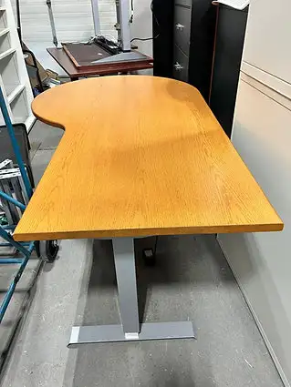 Teknion P-Top Electric Height Adjustable Desk - Photo 3