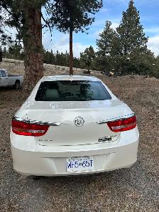 Low kms 2016 Buick Vrano pearl white. - Photo 2